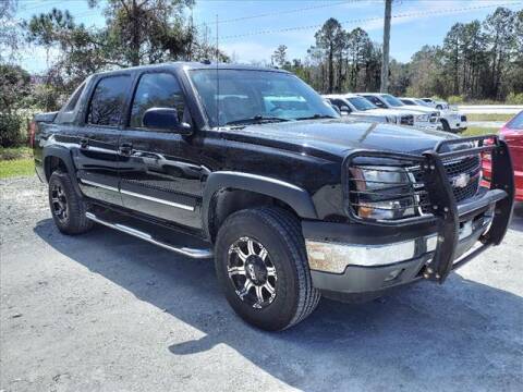 2005 Chevrolet Avalanche for sale at Town Auto Sales LLC in New Bern NC