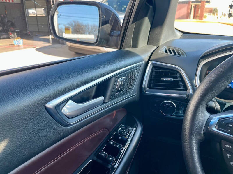 2020 Ford Edge Titanium