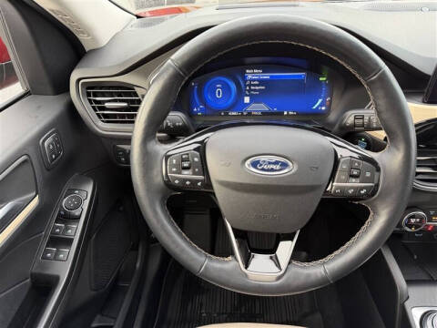 2021 Ford Escape Hybrid Titanium