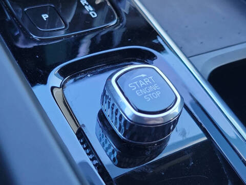 2022 Volvo XC60 B5 R-Design