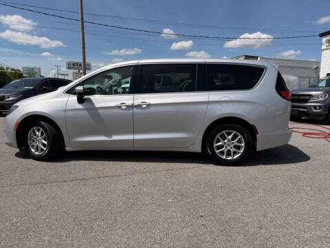 2023 Chrysler Voyager LX
