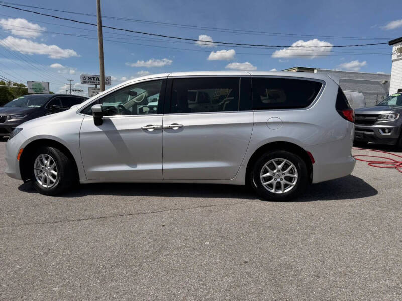 2023 Chrysler Voyager LX