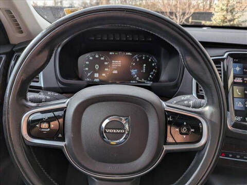 2016 Volvo XC90 T6 Momentum