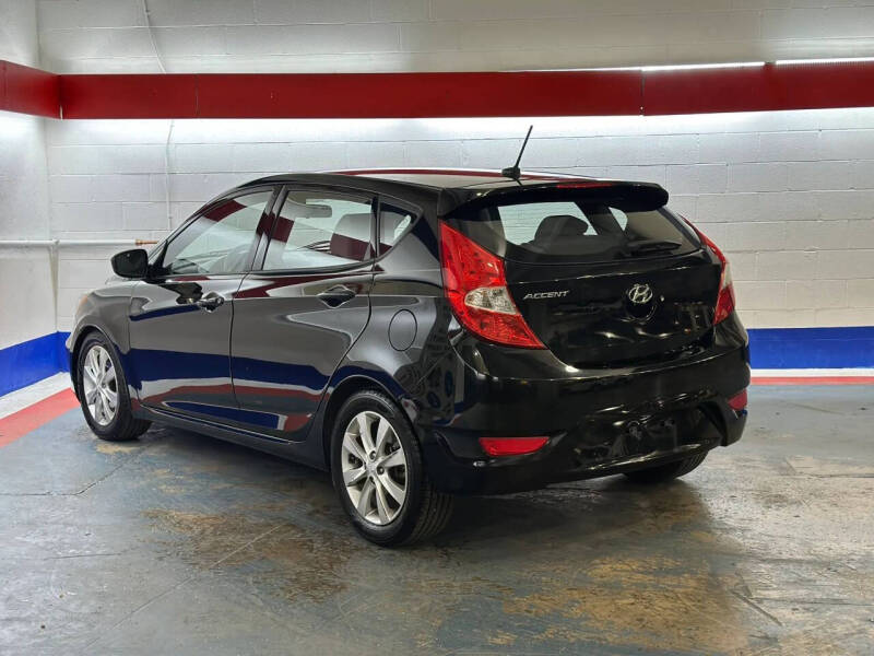 2012 Hyundai Accent SE