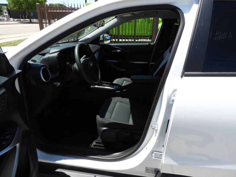 2025 Chevrolet Trax LS