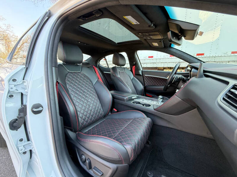 2023 Genesis G70 3.3T Standard