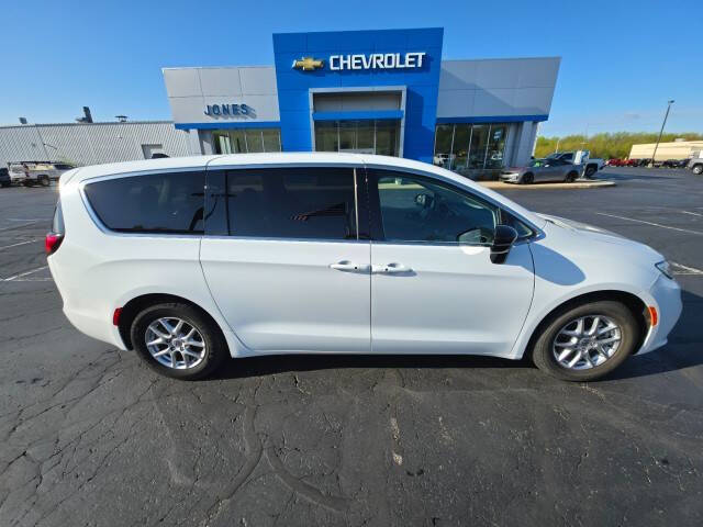 2024 Chrysler Pacifica Touring L
