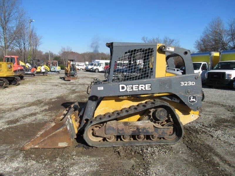 2010 John Deere 323D