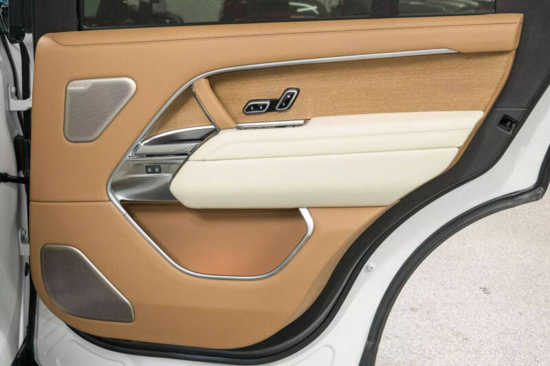 2024 Land Rover Range Rover P615 SV LWB