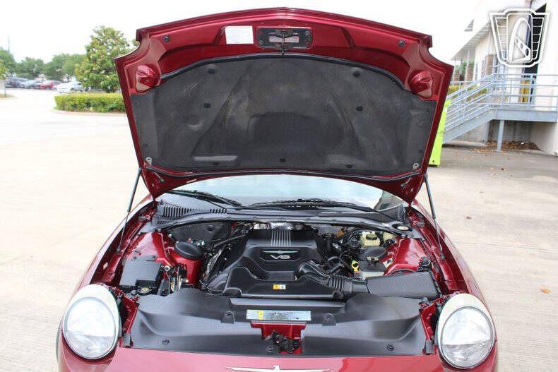 2004 Ford Thunderbird Deluxe
