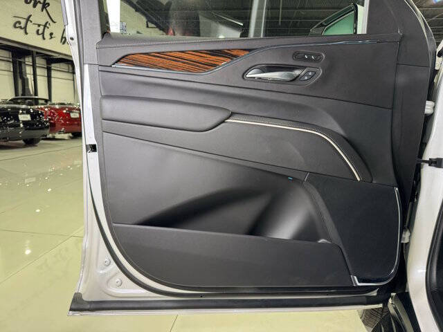 2024 Cadillac Escalade ESV Luxury