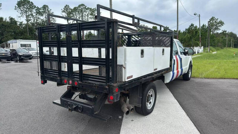 2011 Ford F-350 Super Duty Chassis Cab Lariat photo 7