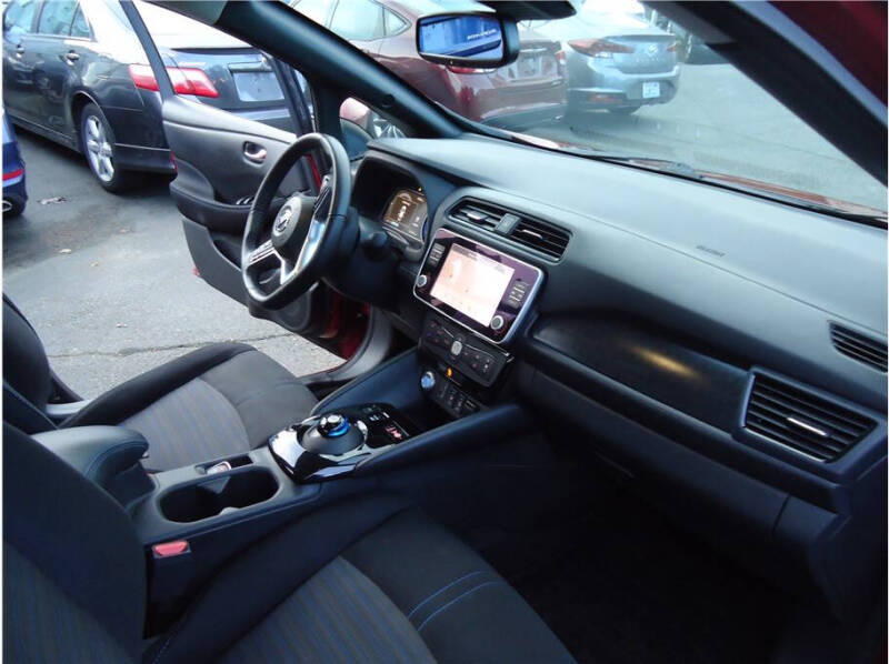 2022 Nissan LEAF SV PLUS