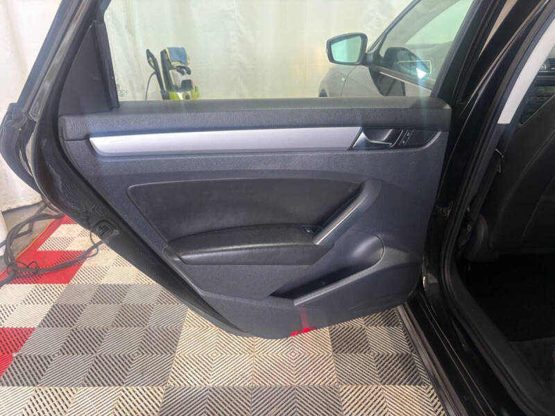 2015 Volkswagen Passat 1.8T Wolfsburg Edition