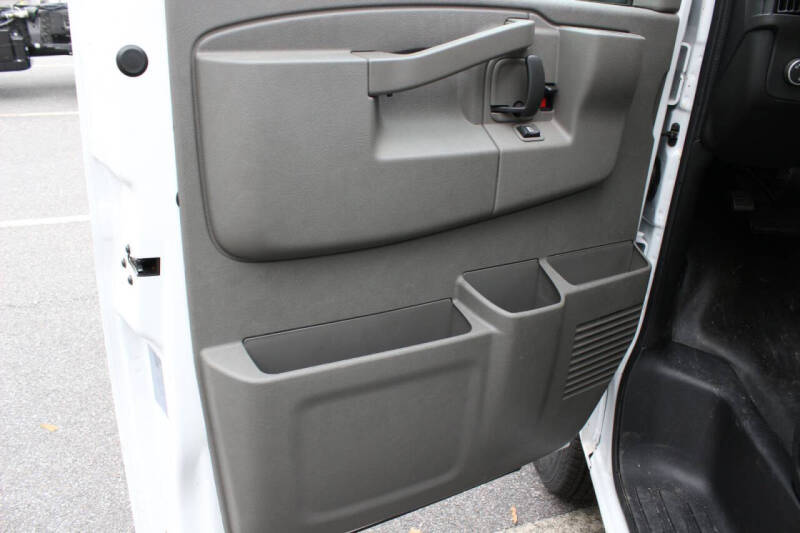 2025 Chevrolet Express 3500