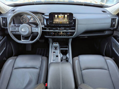 2024 Nissan Pathfinder SL