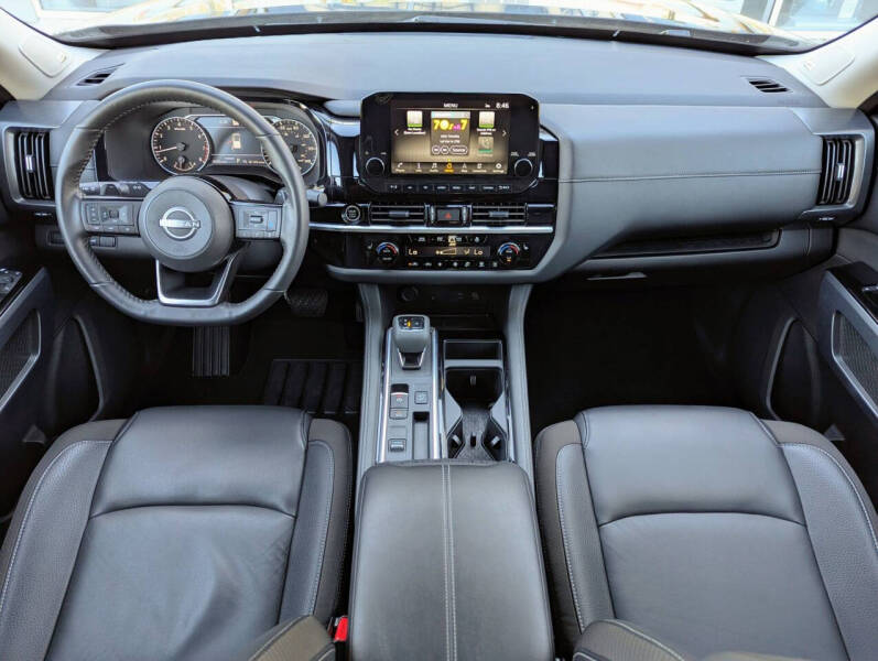 2024 Nissan Pathfinder SL