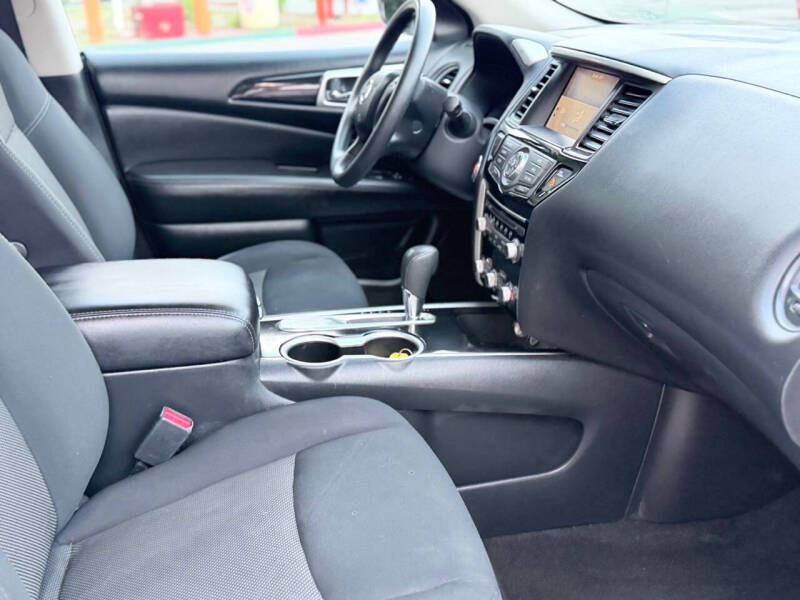 2019 Nissan Pathfinder S