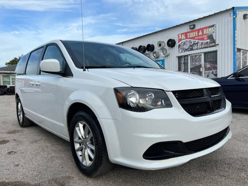 2018 Dodge Grand Caravan for sale at ONYX AUTOMOTIVE, LLC in Largo FL