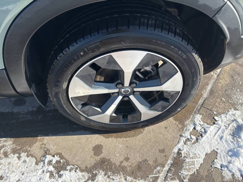 2025 Volvo XC40 B5 Plus Bright Theme