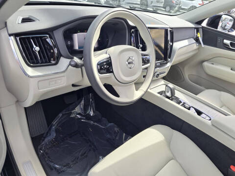 2025 Volvo XC60 T8 Plus Dark Theme