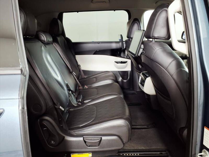 2023 Kia Carnival SX