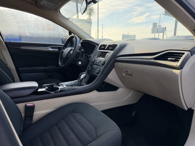 2014 Ford Fusion SE