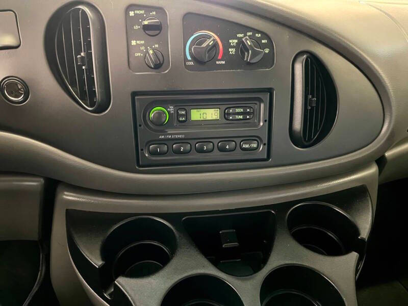 2006 Ford E-Series E-350 SD XLT