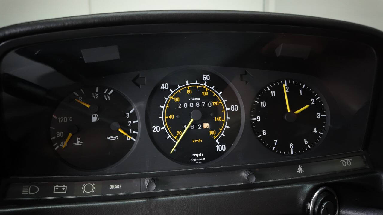 1983 Mercedes-Benz 240-Class 35