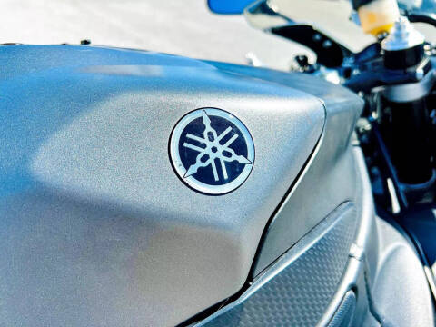 2013 Yamaha YZF-R1 (Matte Gray)