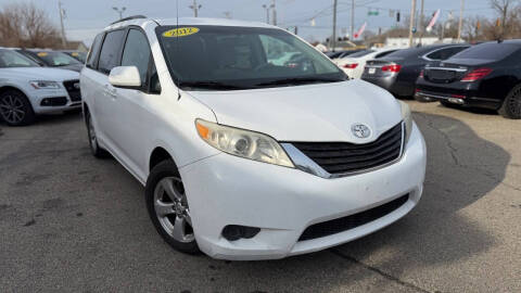 2012 Toyota Sienna LE 8-Passenger