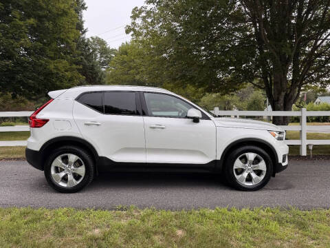 2022 Volvo XC40 T5 Momentum