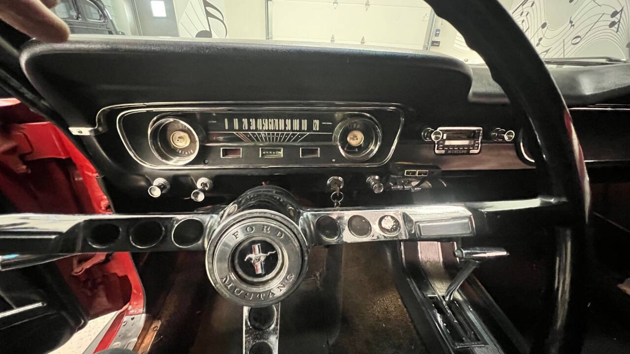 1965 Ford Mustang 32