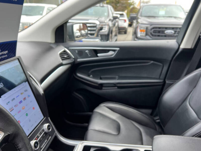 2022 Ford Edge Titanium