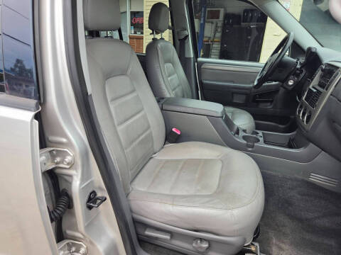 2005 Ford Explorer XLT
