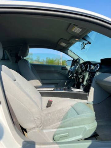 2007 Ford Mustang V6 Deluxe