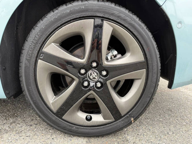2019 Toyota Prius XLE