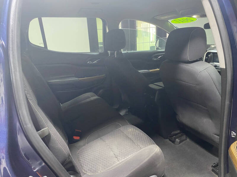 2017 GMC Acadia SLE-2