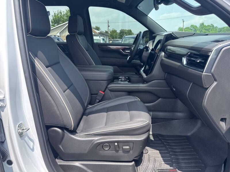 2025 GMC Yukon Elevation
