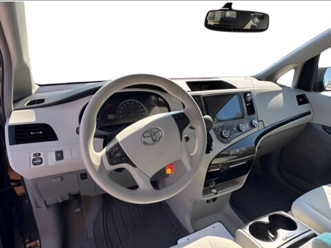 2011 Toyota Sienna LE 8-Passenger