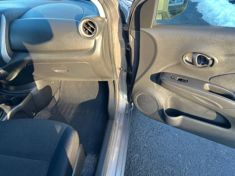 2012 Nissan Versa 1.6 SV