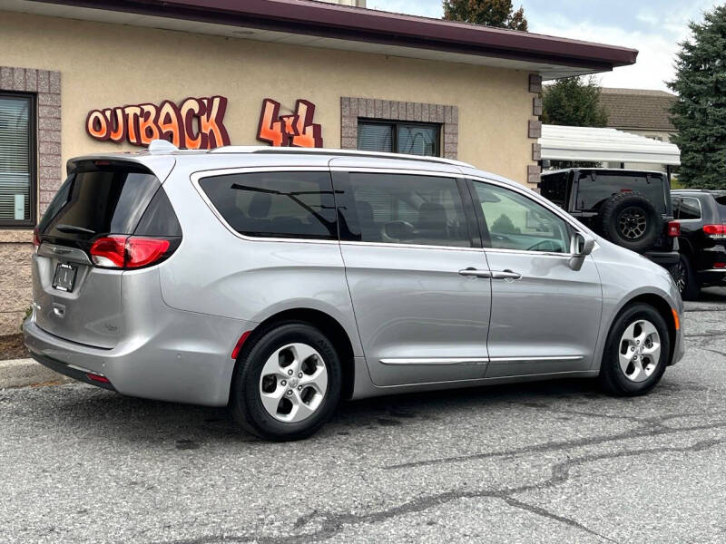 2017 Chrysler Pacifica Touring-L Plus