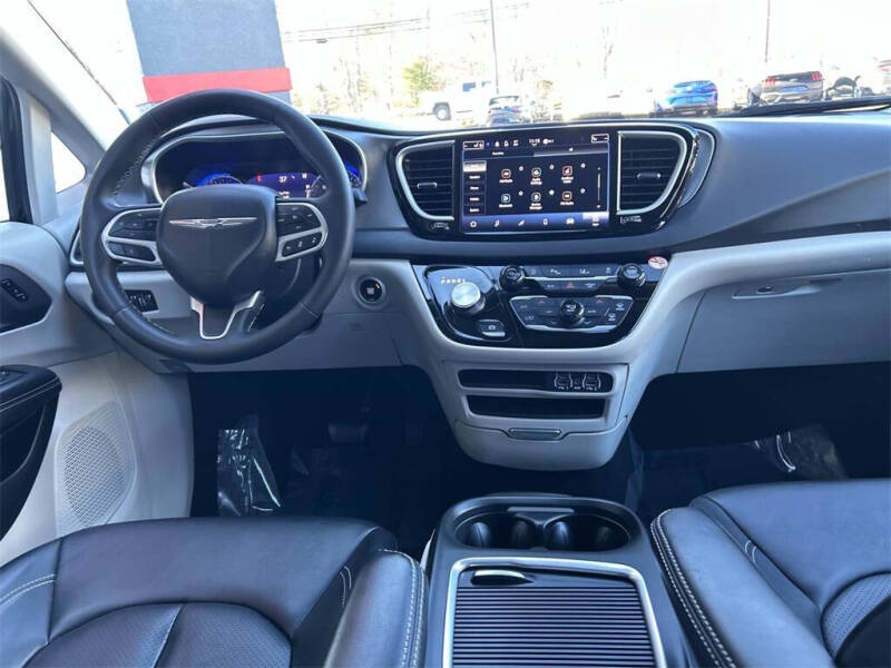 2024 Chrysler Pacifica Touring L