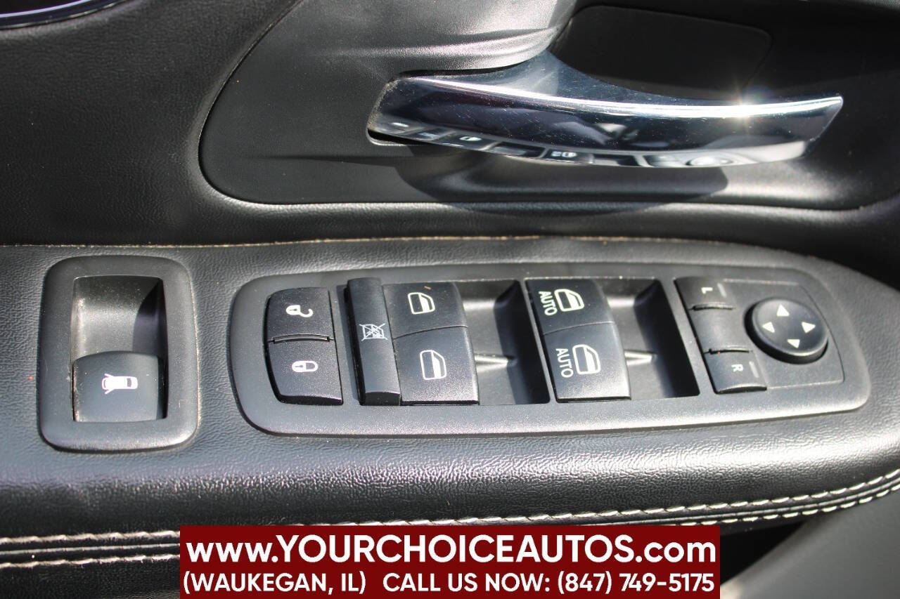 ChryslerTown and Country26