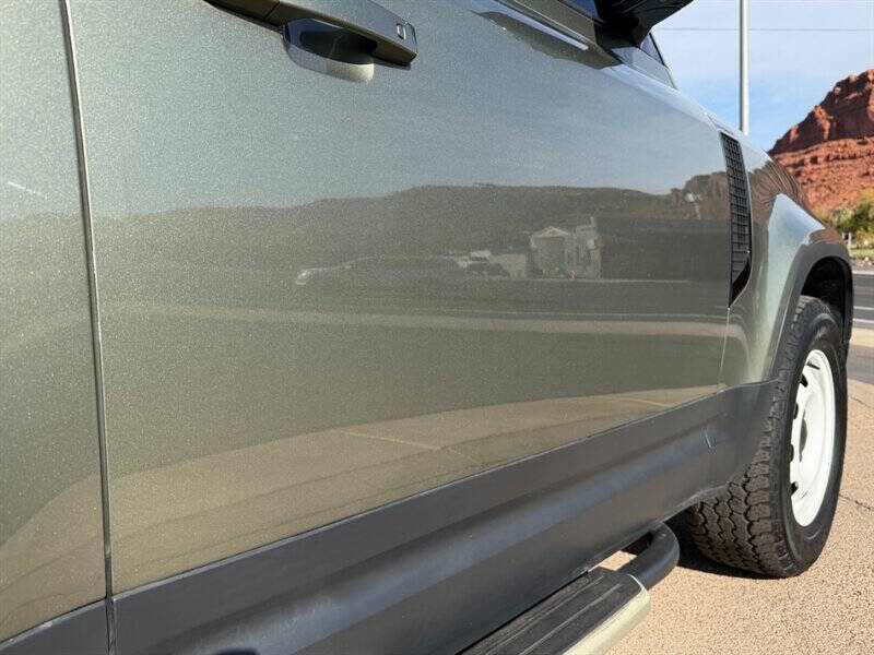 2022 Land Rover Defender 90 Standard