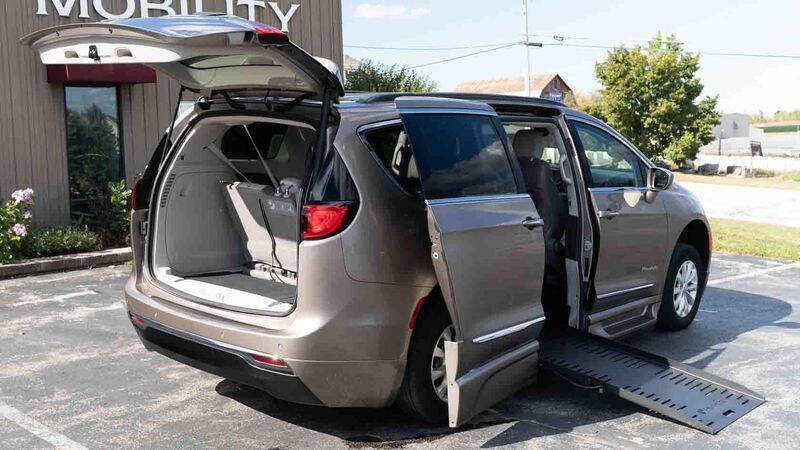 2017 Chrysler Pacifica Touring-L