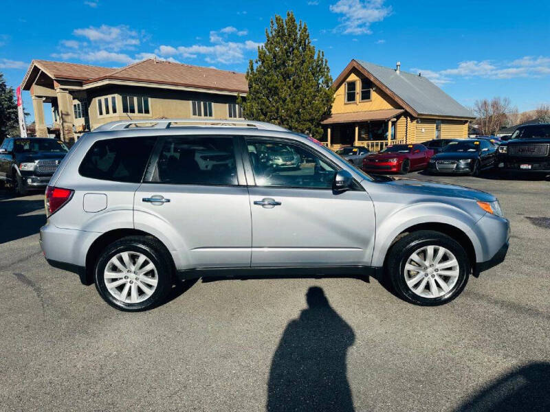 2013 Subaru Forester X Touring photo 8