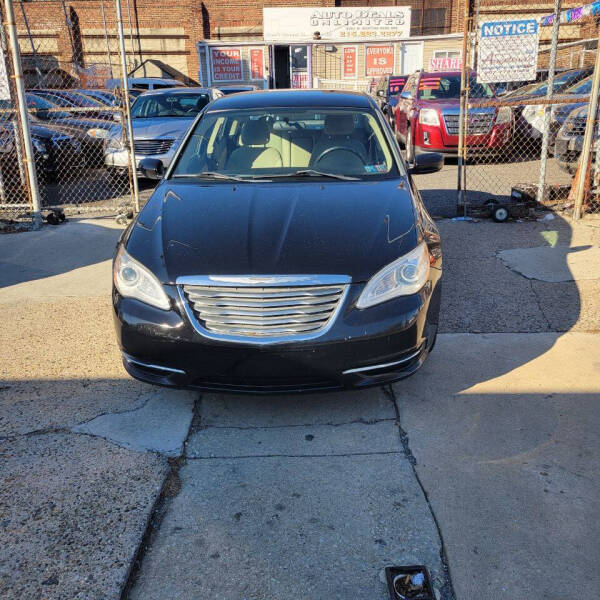 2013 Chrysler 200 Touring photo 3