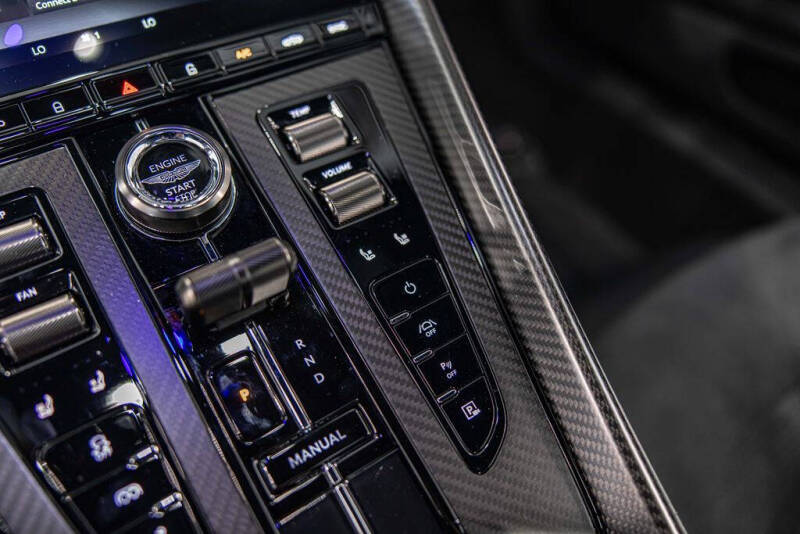 2025 Aston Martin DB12 V8