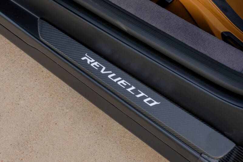 2025 Lamborghini Revuelto